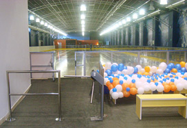 Die Dreiarm-Drehkreuze TTR-04, Einkaufs- und Unterhaltungszentrum Omega,  Eisbahn, Ischewsk
